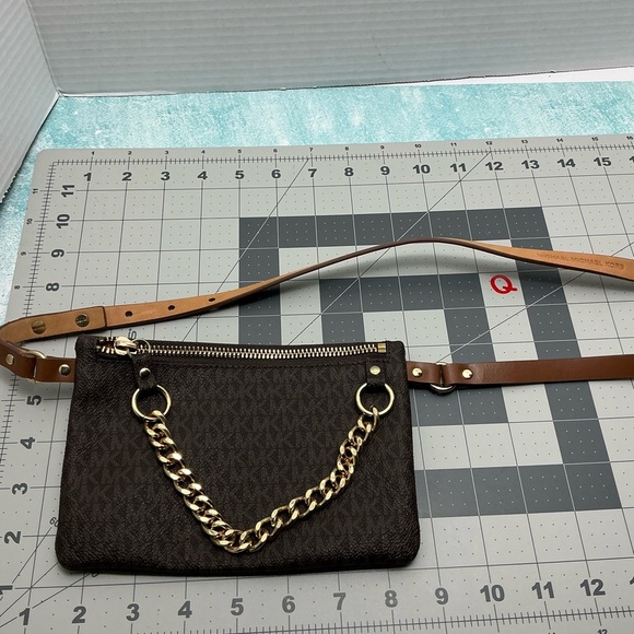 Brown Crossbody Bag‎ with Chain Detail - Picture 4 of 8